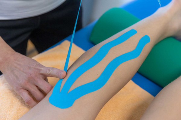 Kinesiologisch-therapeutisches Tapen